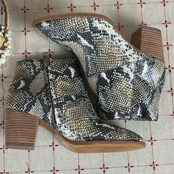 Madewell “The Rosie” Ankle Boot in Snake Embossed Leather MA435 Size 8 Bootie - Picture 7 of 7